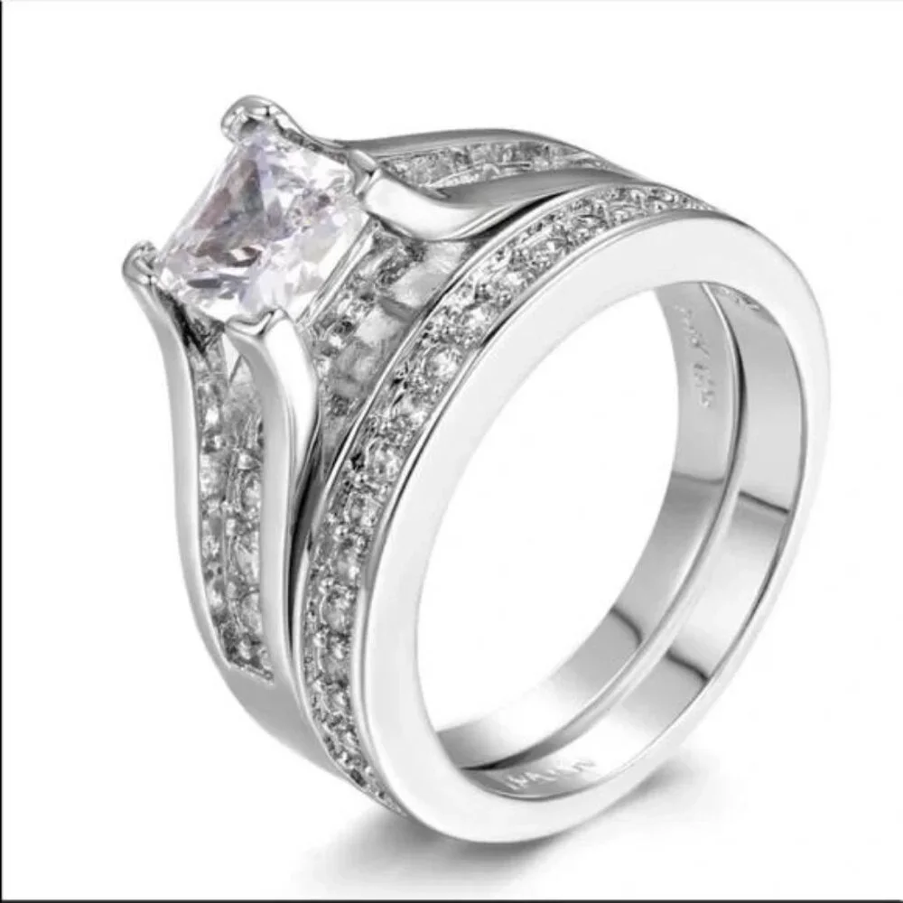 STERLING SILVER ENGAGEMENT DIAMOND SET RING, CUTE RING, SHINY RING. - Picture 6 of 6